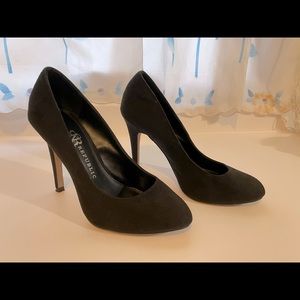 Rock & Republic Black Suede Pumps